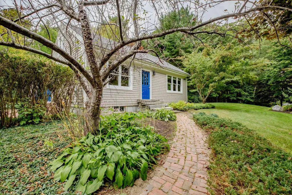 153 Cousins Street Yarmouth ME 04096
