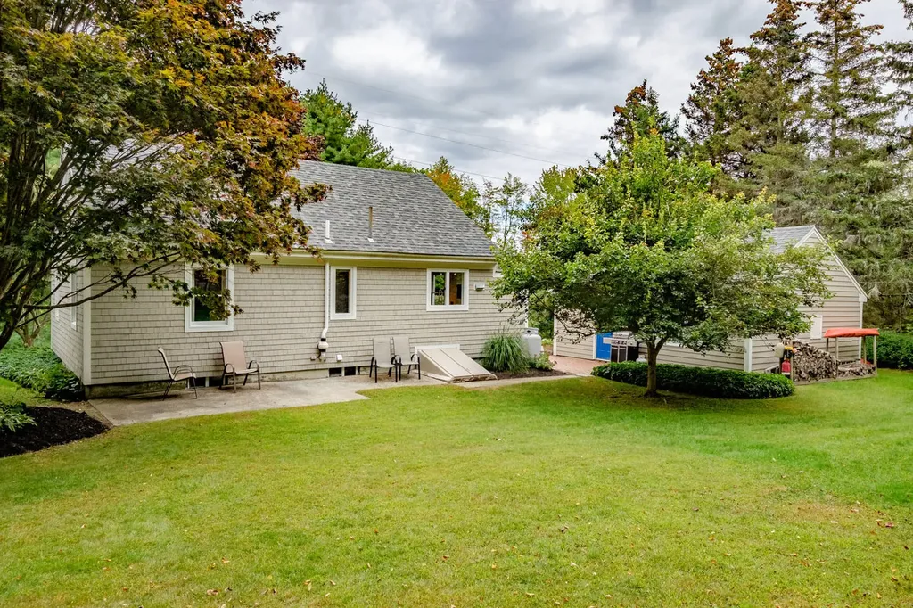 153 Cousins Street Yarmouth ME 04096