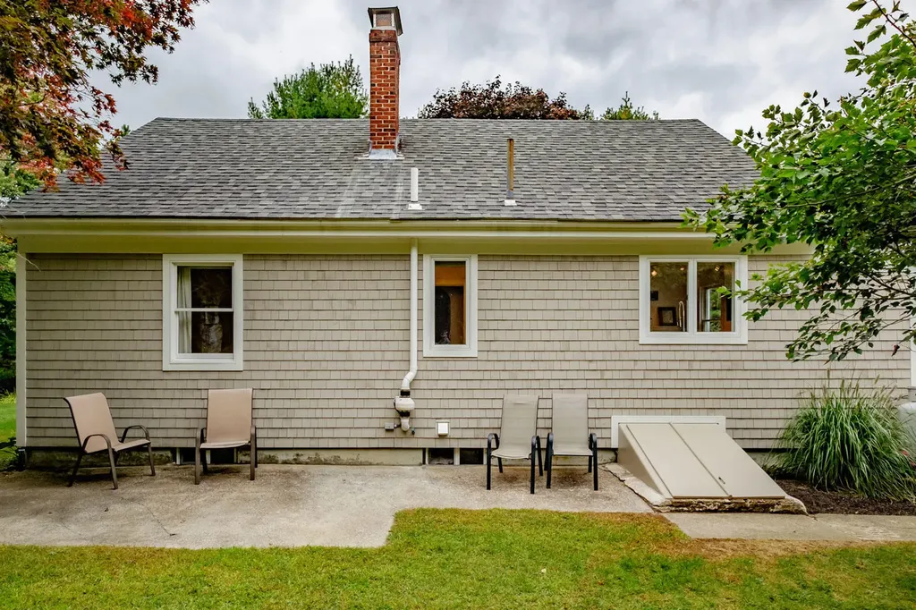 153 Cousins Street Yarmouth ME 04096