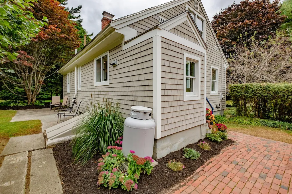 153 Cousins Street Yarmouth ME 04096
