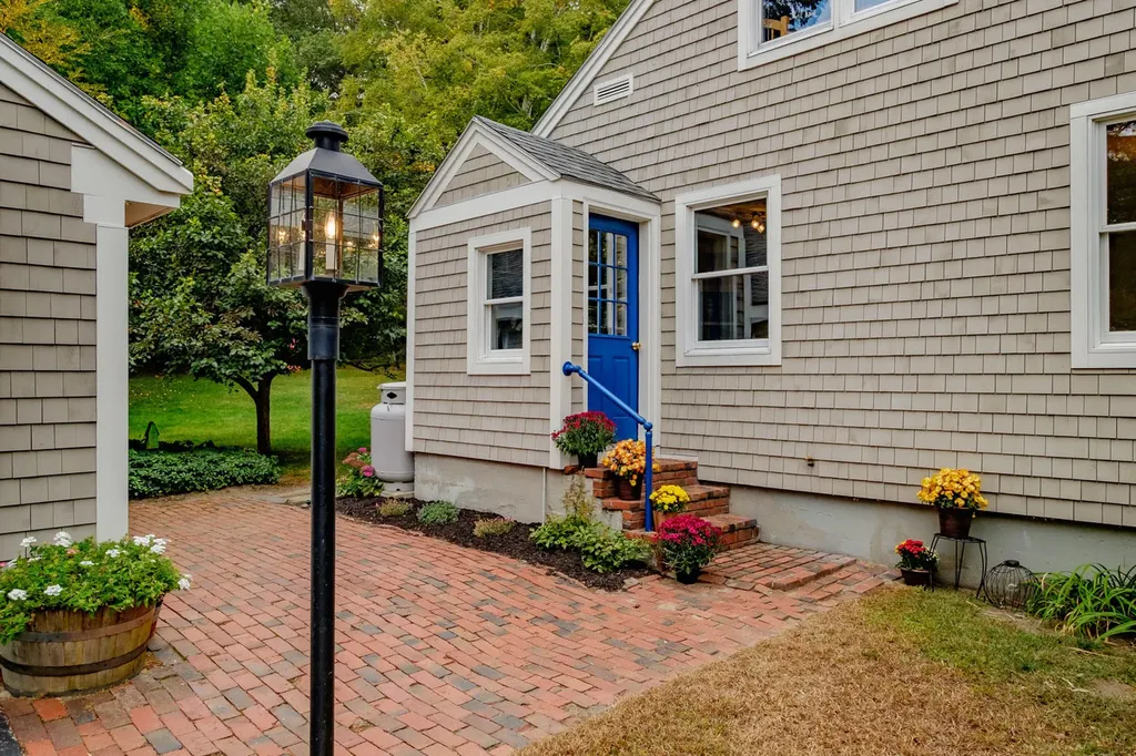 153 Cousins Street Yarmouth ME 04096