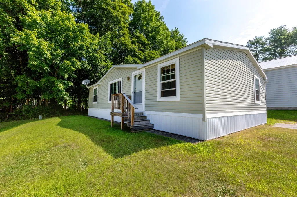 2 Parkway Bowdoin ME 04287