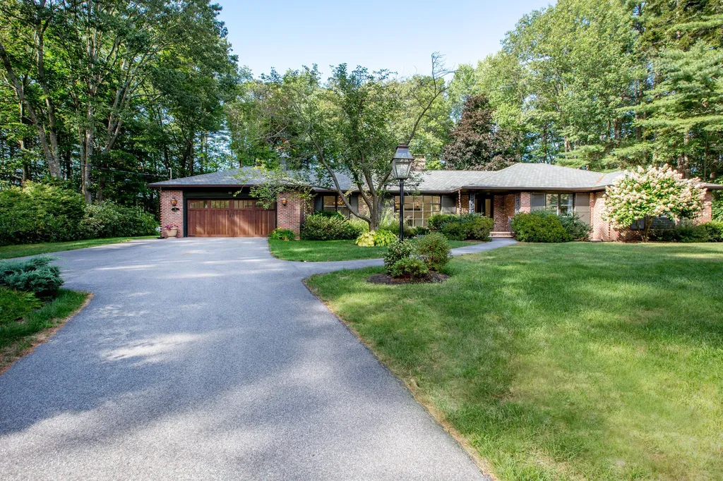 33 Meadowbrook Road Brunswick ME 04011