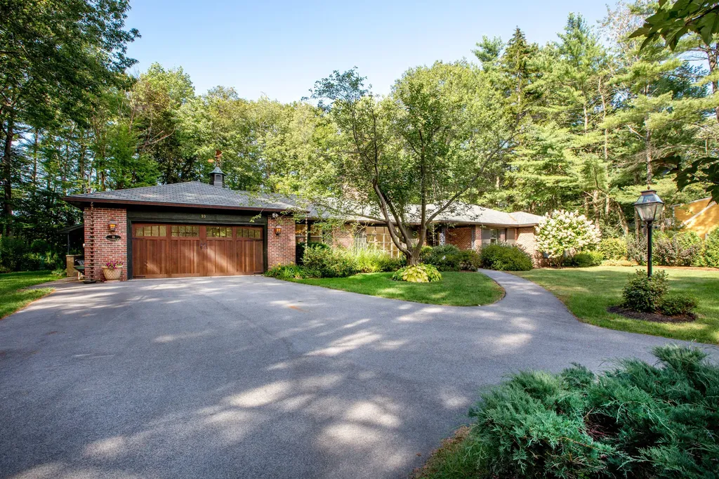 33 Meadowbrook Road Brunswick ME 04011