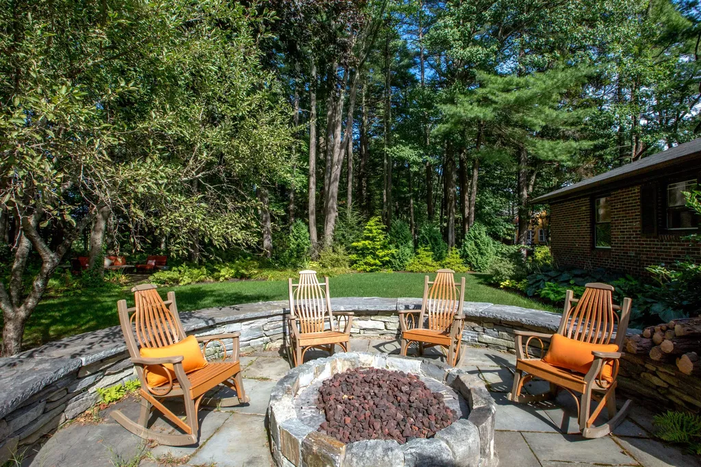 33 Meadowbrook Road Brunswick ME 04011