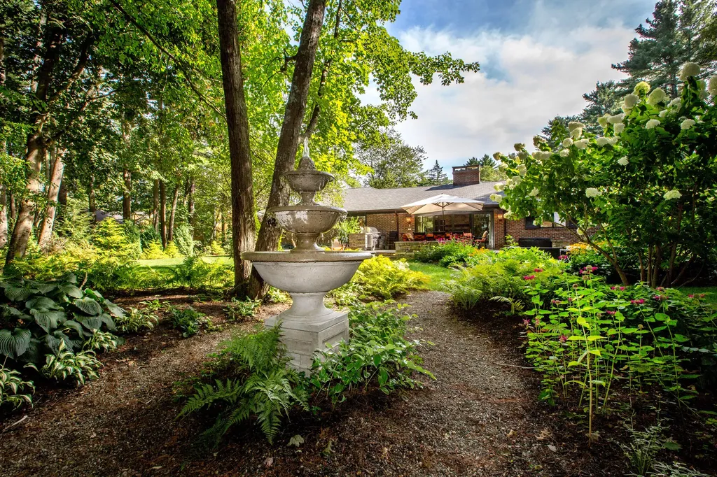 33 Meadowbrook Road Brunswick ME 04011