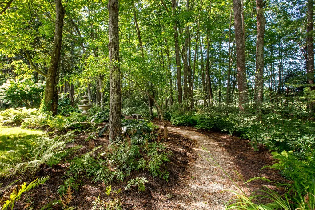 33 Meadowbrook Road Brunswick ME 04011