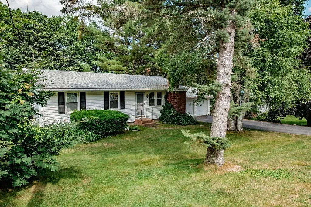 14 Hamlin Road Falmouth ME 04105