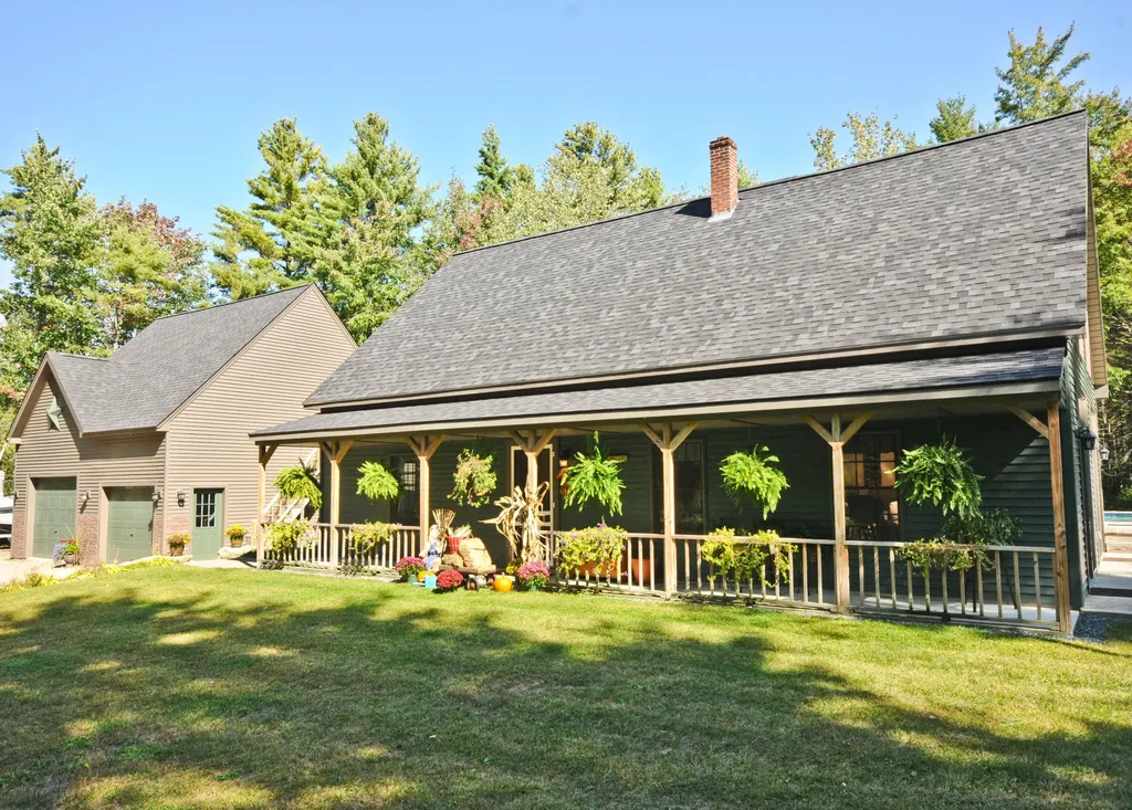33 Tufts Court Surry ME 04684