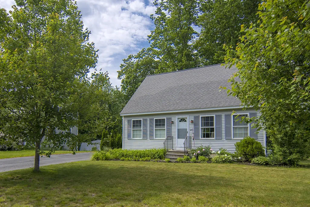 29 Railway Avenue Westbrook ME 04092