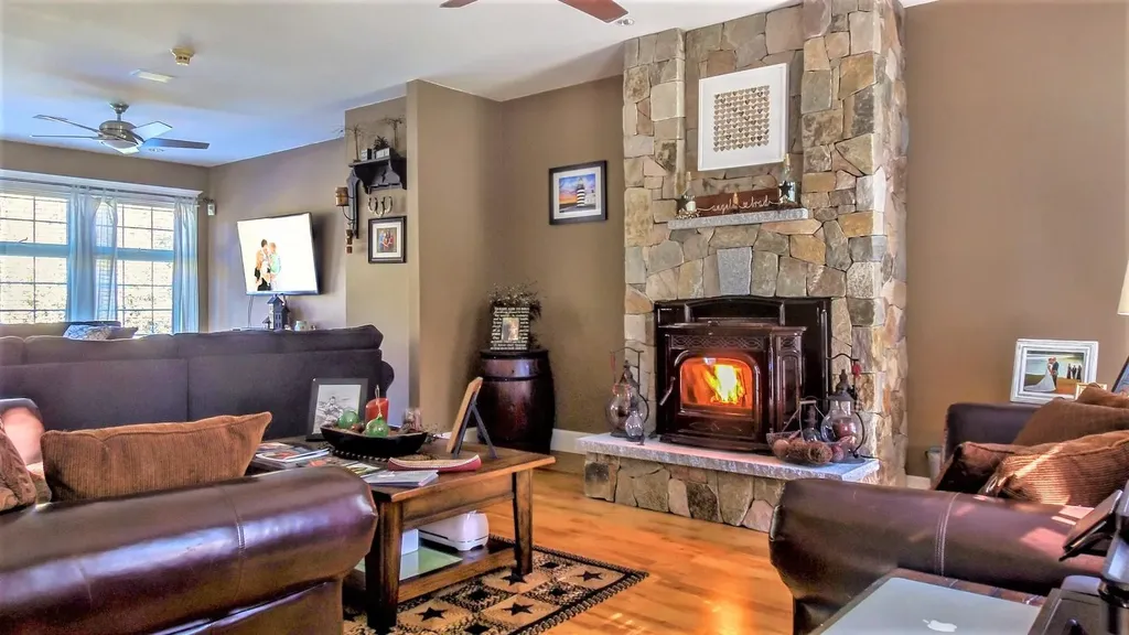 32 Stag Hollow Greene ME 04236