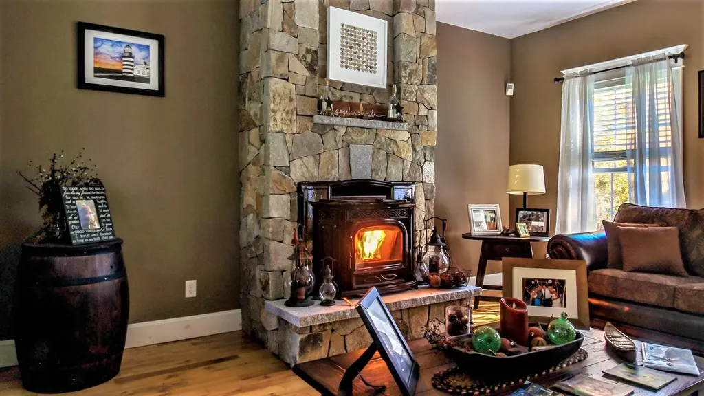 32 Stag Hollow Greene ME 04236