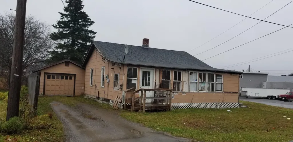 16 Mckinley Street Caribou ME 04736