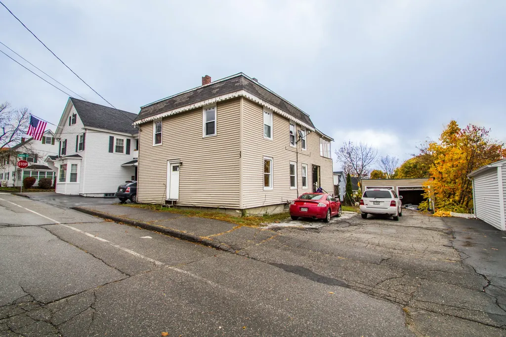 33 Oxford Street Augusta ME 04330