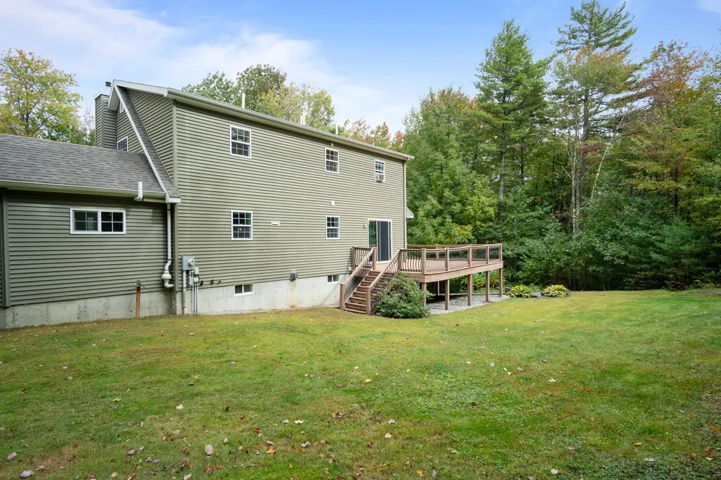 28 Tournament Drive Auburn ME 04210
