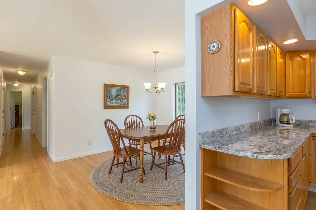 22 Madelyn Avenue Topsham ME 04086