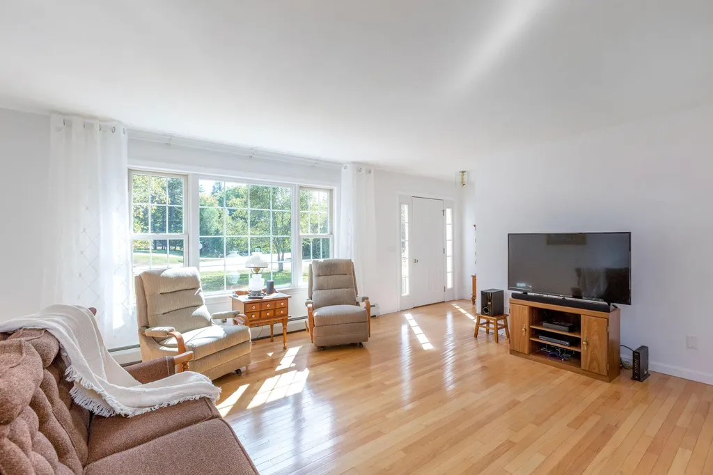 22 Madelyn Avenue Topsham ME 04086