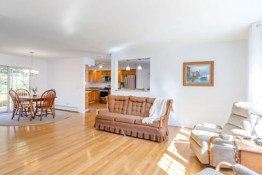 22 Madelyn Avenue Topsham ME 04086