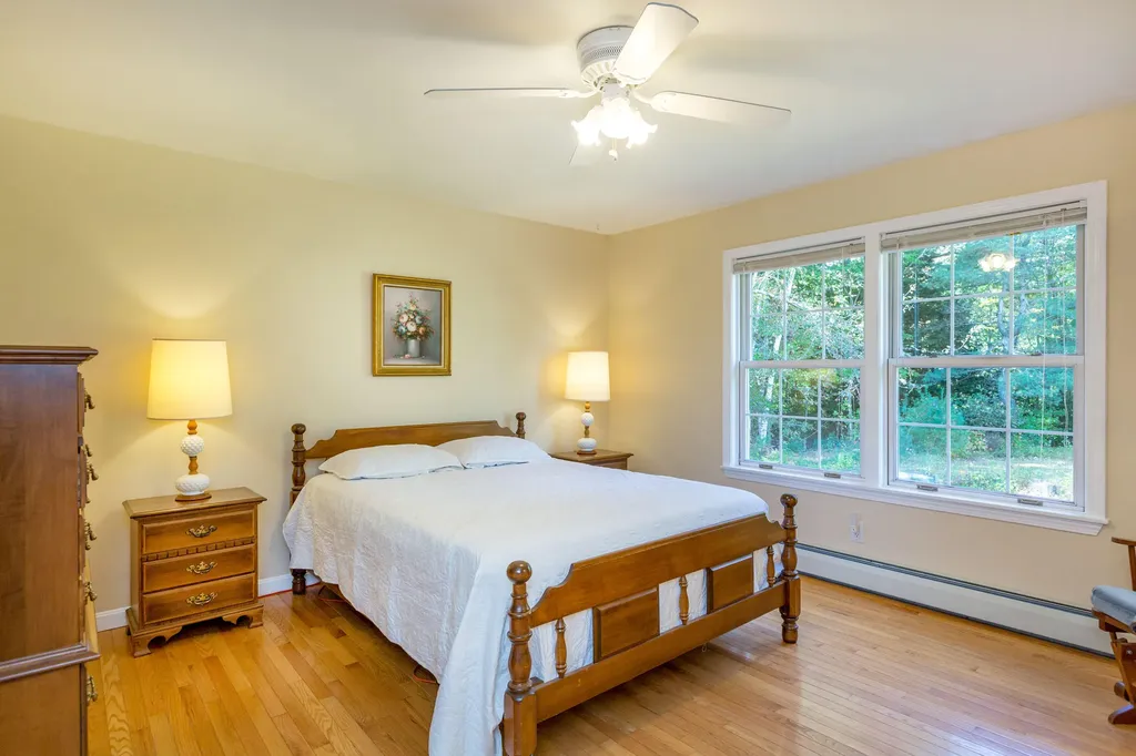 22 Madelyn Avenue Topsham ME 04086
