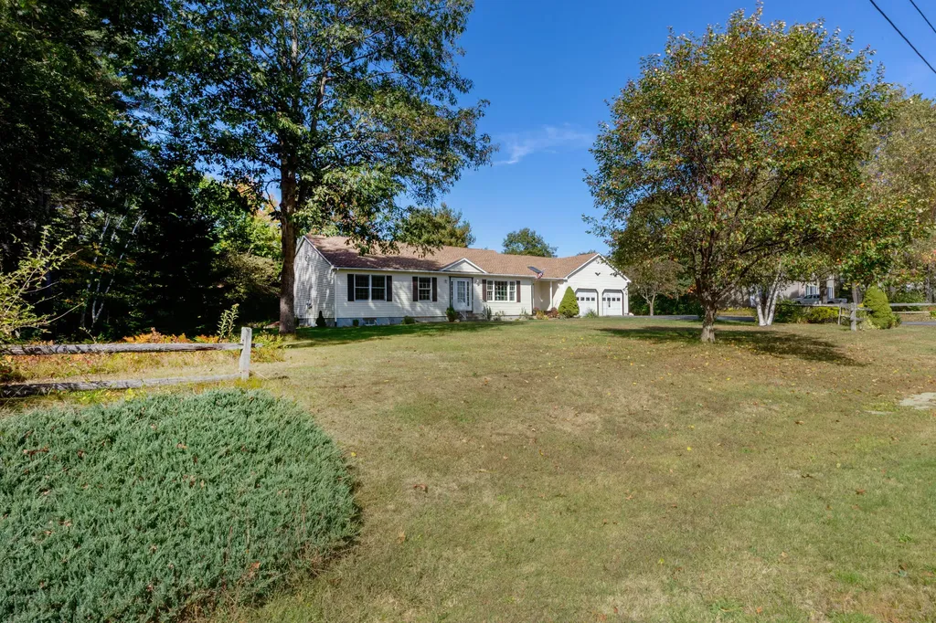 22 Madelyn Avenue Topsham ME 04086
