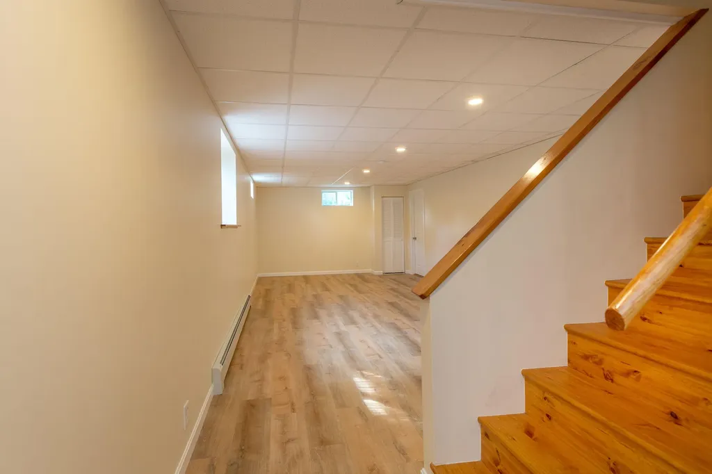 22 Madelyn Avenue Topsham ME 04086