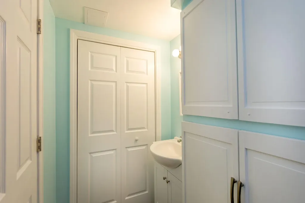 22 Madelyn Avenue Topsham ME 04086
