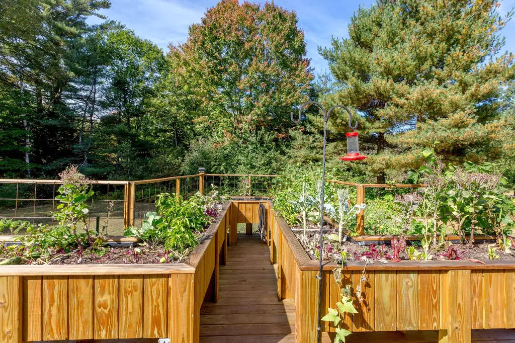 22 Madelyn Avenue Topsham ME 04086