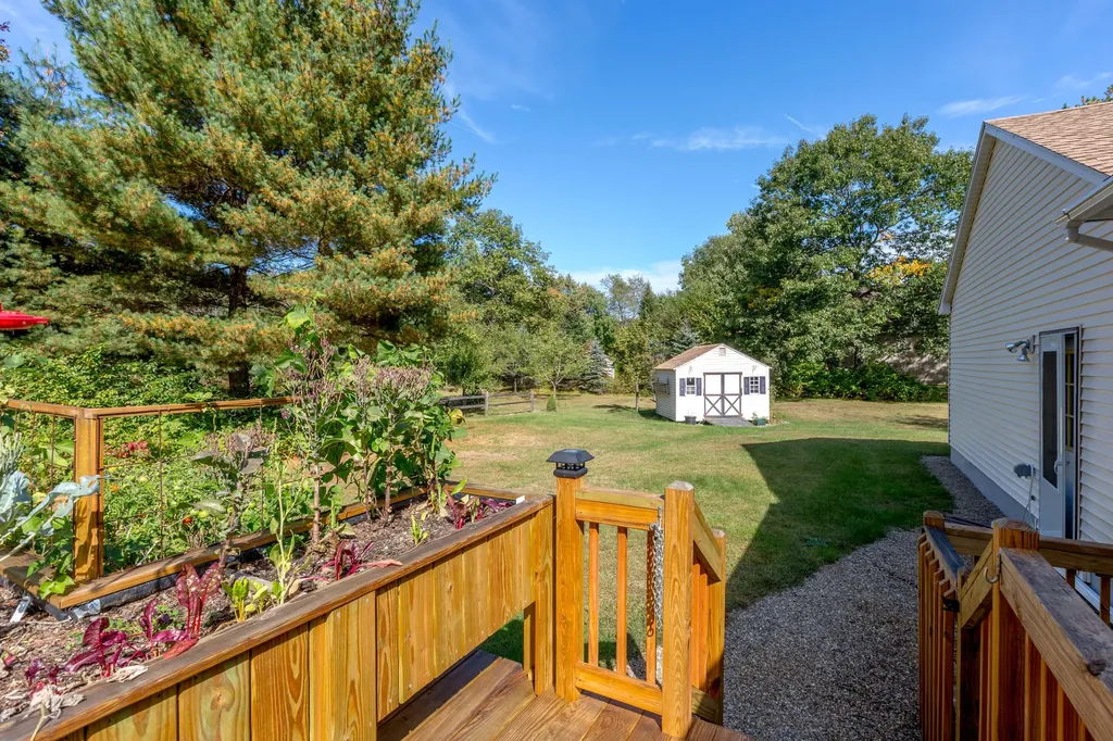 22 Madelyn Avenue Topsham ME 04086