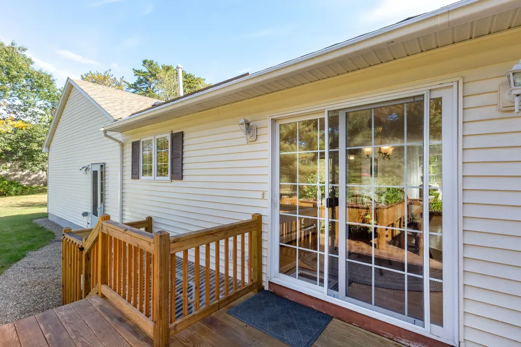 22 Madelyn Avenue Topsham ME 04086