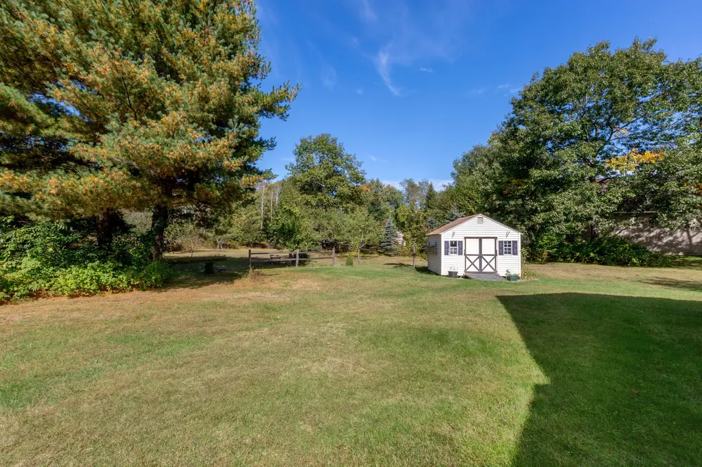 22 Madelyn Avenue Topsham ME 04086