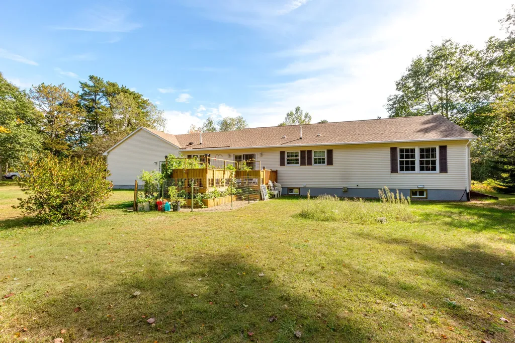 22 Madelyn Avenue Topsham ME 04086