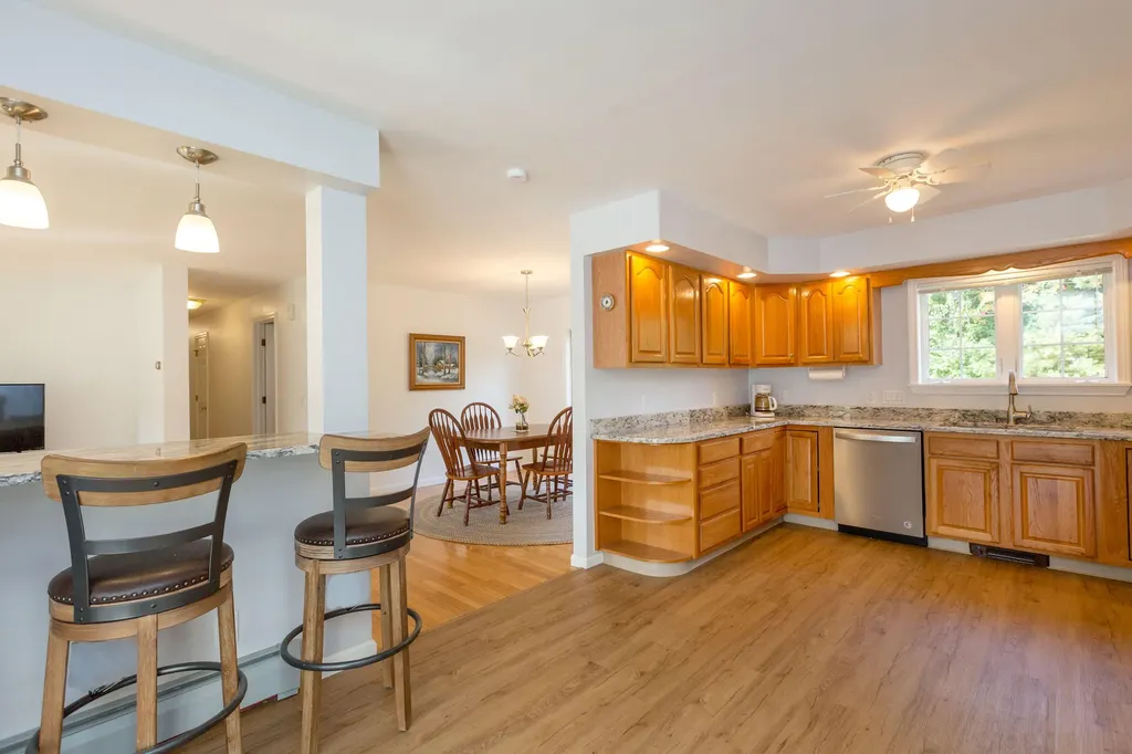 22 Madelyn Avenue Topsham ME 04086