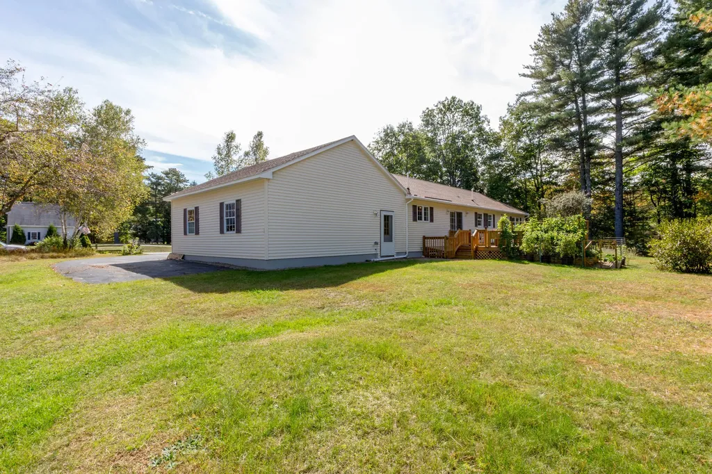 22 Madelyn Avenue Topsham ME 04086
