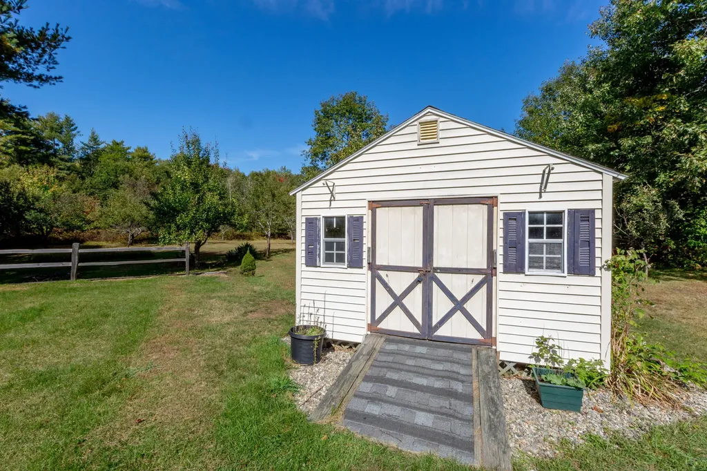 22 Madelyn Avenue Topsham ME 04086