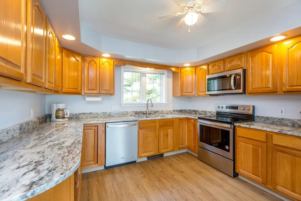 22 Madelyn Avenue Topsham ME 04086