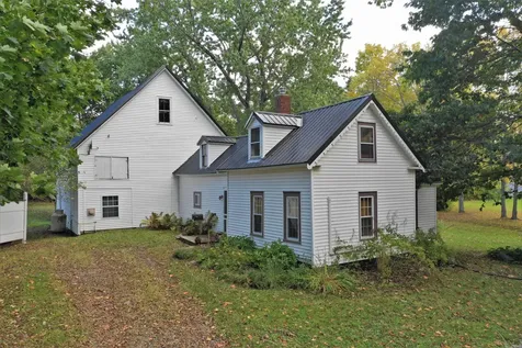 8 Carter Avenue Newport ME 04953