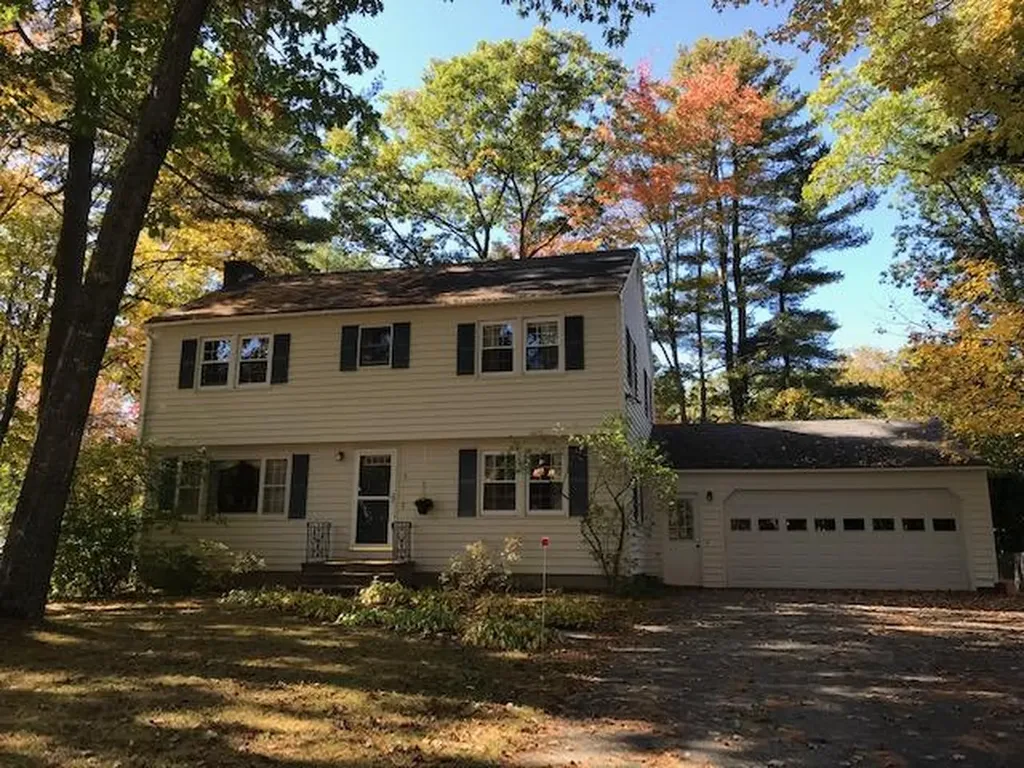 4 White Street Topsham ME 04086