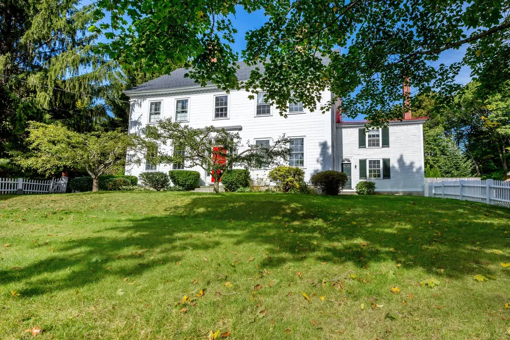 64 Elm Street Topsham ME 04086