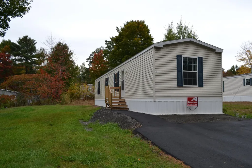 35 Maple Street Lebanon ME 04027