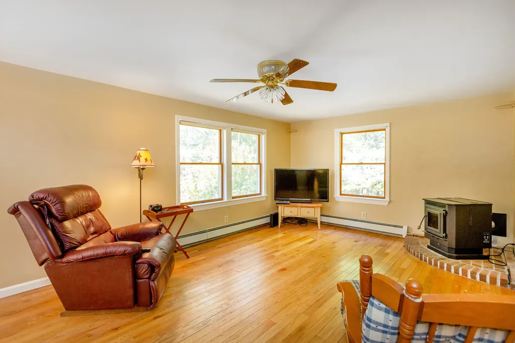 123 White Road Bowdoinham ME 04008