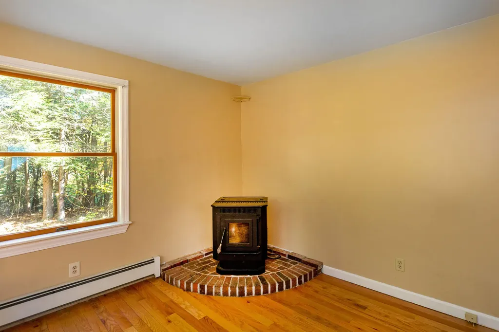 123 White Road Bowdoinham ME 04008
