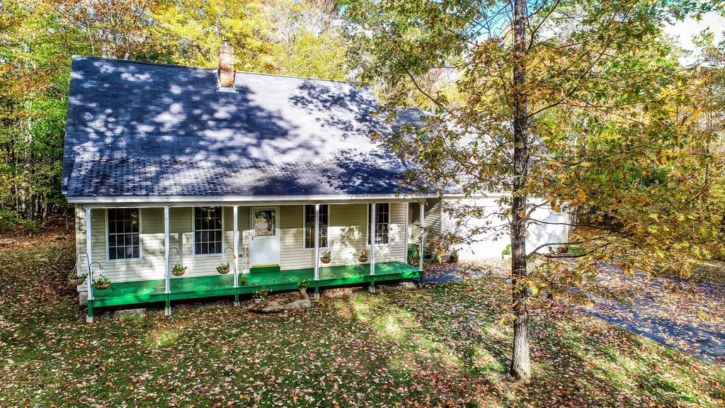 33 Spring Drive Bowdoin ME 04287