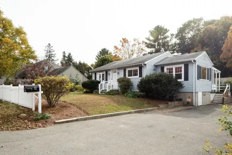 9 Maple Avenue Kittery ME 03904