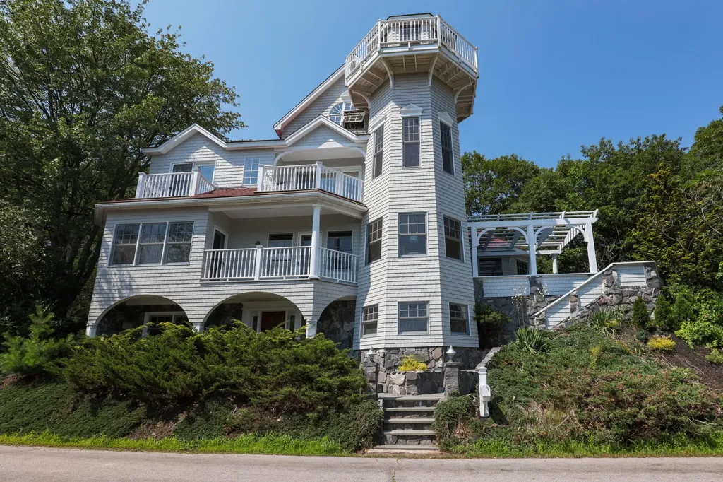 25 Chauncey Creek Road Kittery ME 03905