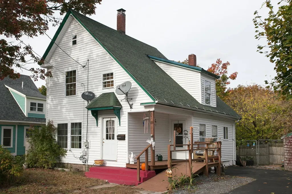 78 Pioneer Avenue Sanford ME 04073