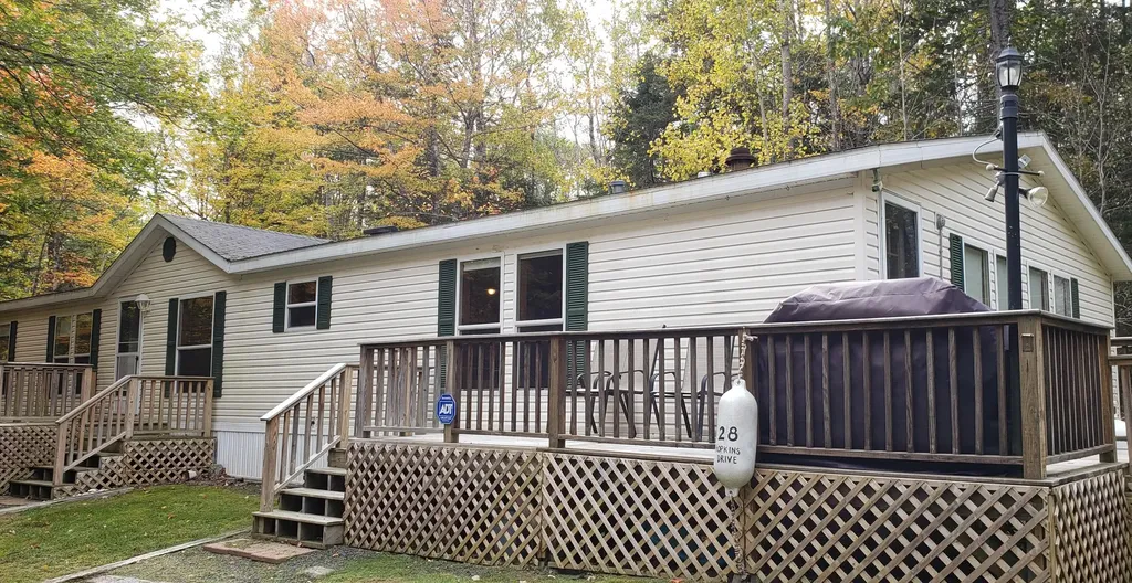 28 Hopkins Drive South Thomaston ME 04858