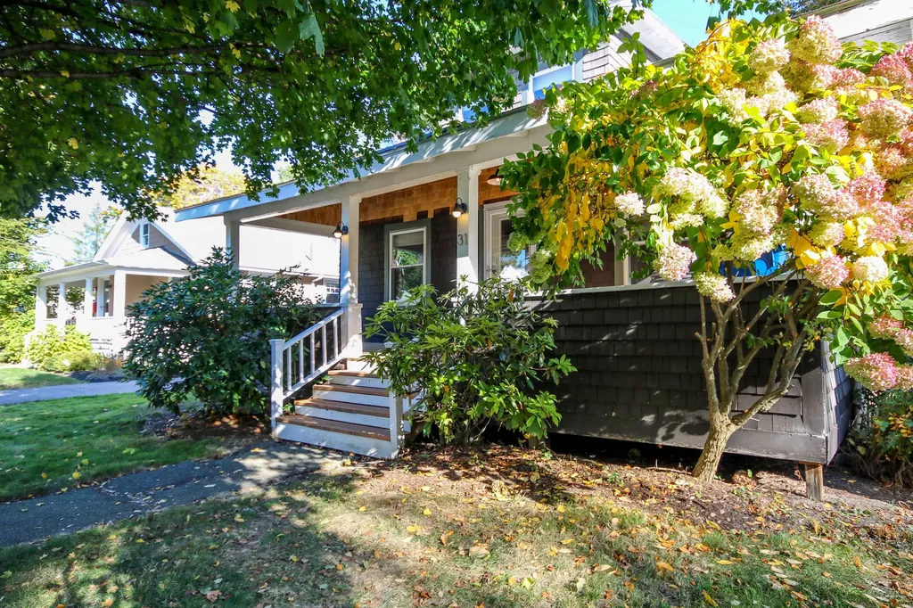 31 Dennett Street Portland ME 04102