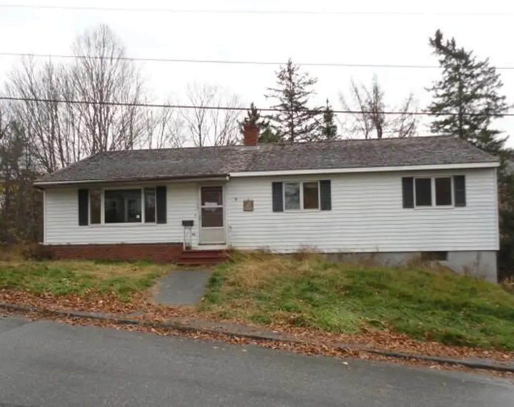 17 Grant Street Farmingdale ME 04344
