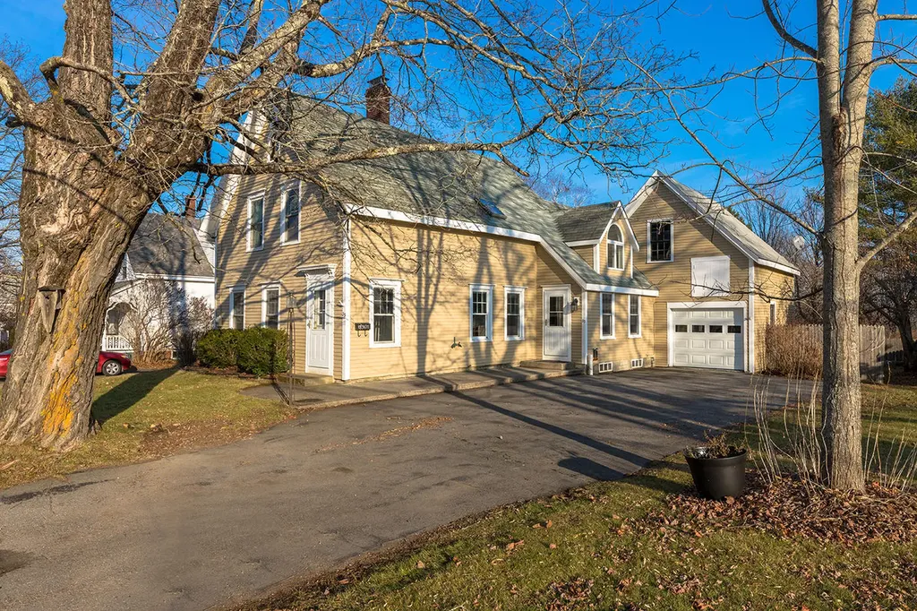 33 Beechwood Street Thomaston ME 04861