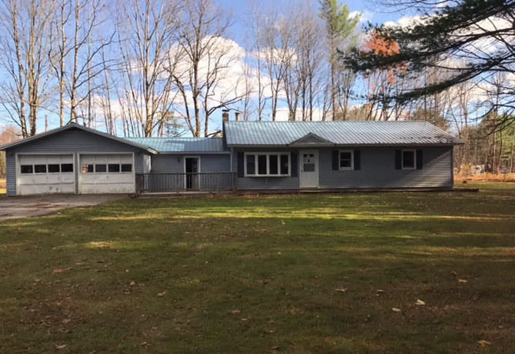 2042 Athens Road Hartland ME 04943